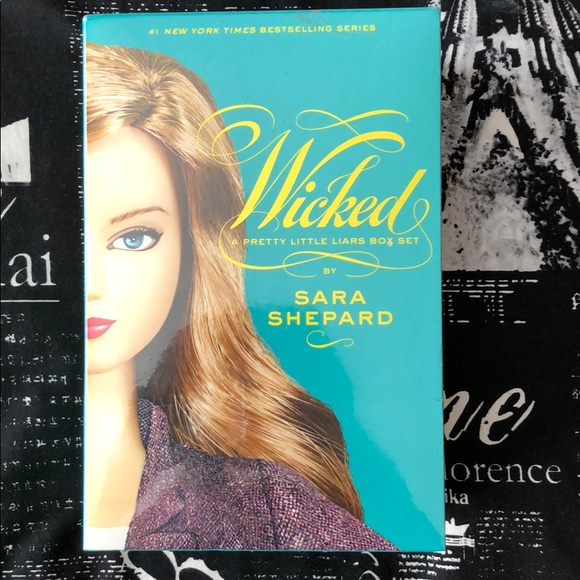 Other - Pretty Little Liars Box Set #2